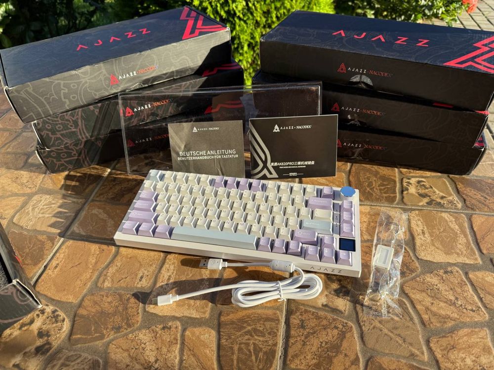 Ajazz AK820 Pro – 75% klawiatura z TFT, RGB i 3 trybami łączności