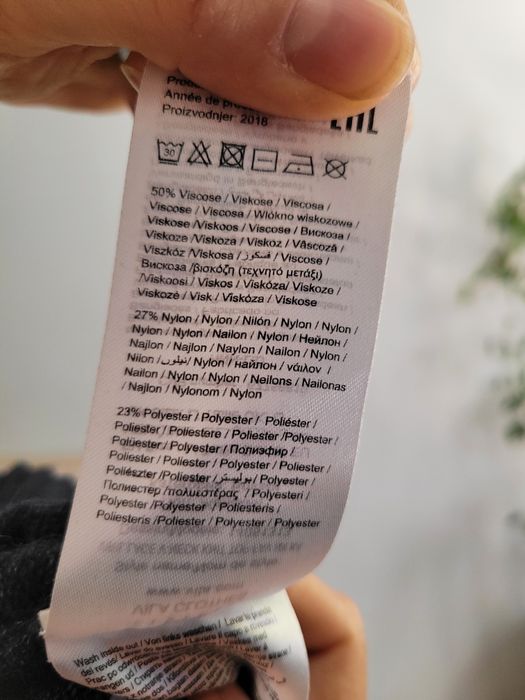 Granatowy sweter damski Vila L miły puchaty wiskozowy koronkowy