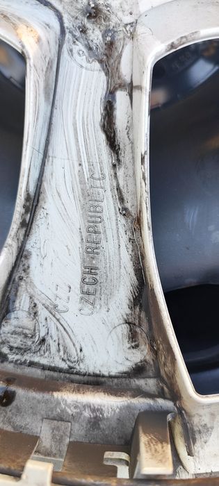 215/60/16 зима Nokian с дисками и колпаками