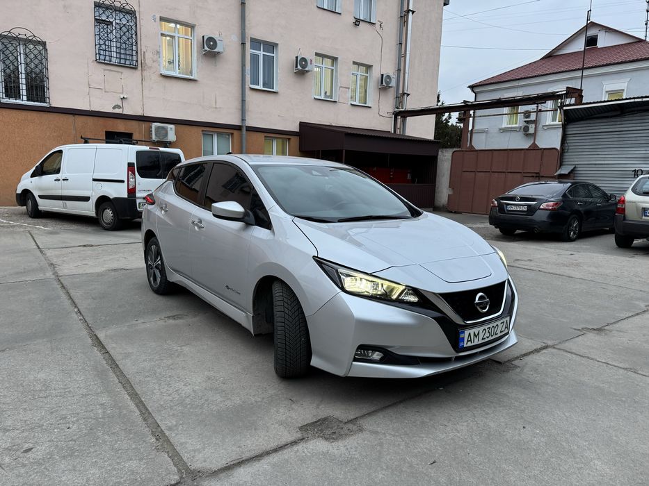 Nissan LEAF SV 2019 рік