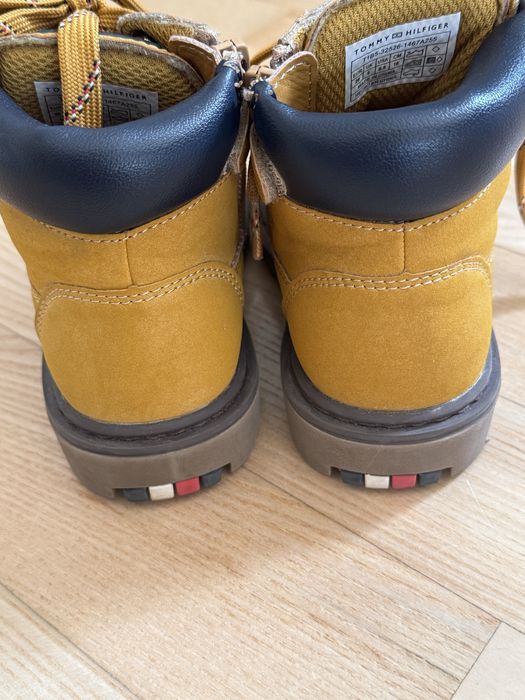 Tommy Hilfiger Buty chłopięce 26 świetny stan!
