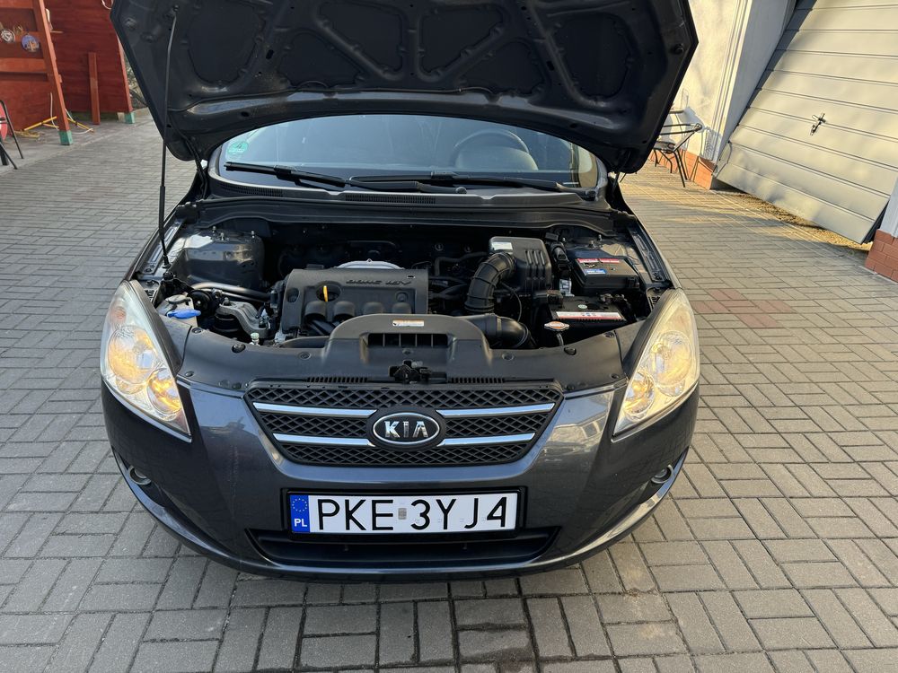 Kia Ceed 1.6 126 KM sprowadzona 2009 zarejestrowana zimówki TUV