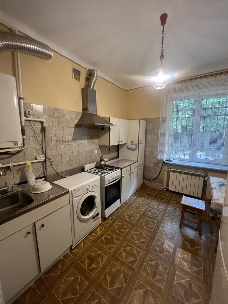Продаж 2 кім кв з гаражем вул.Бортнянського до центру 10 хв пішки