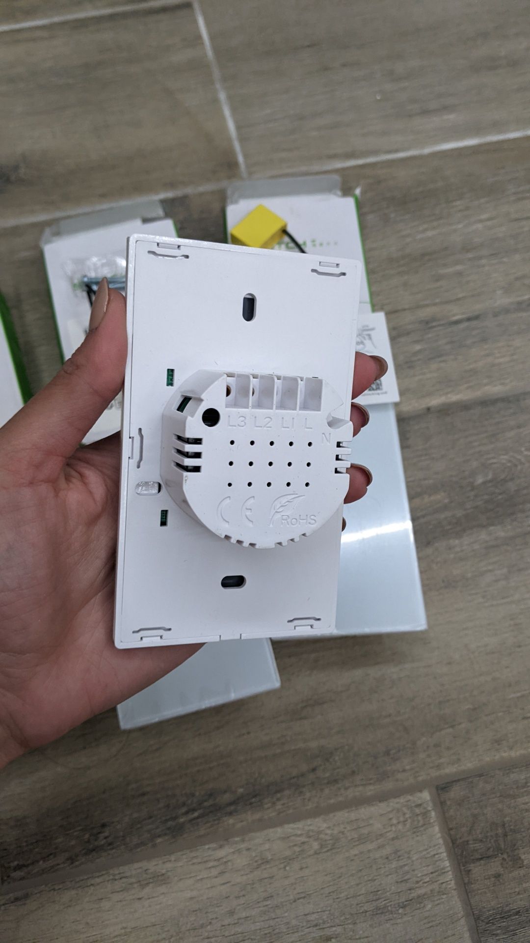 Сенсорний розумний Wi-fi вимикач  потрійний