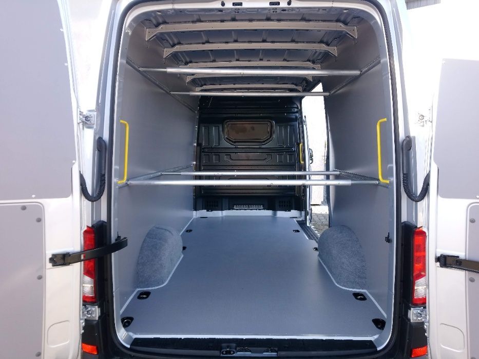 Zabezpieczenie ładunku w aucie dostawczym VW Crafter L4H3