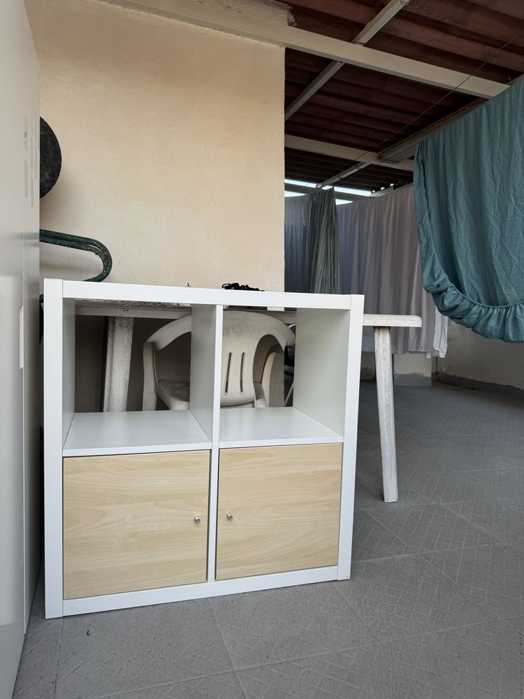 Movel branco com portas