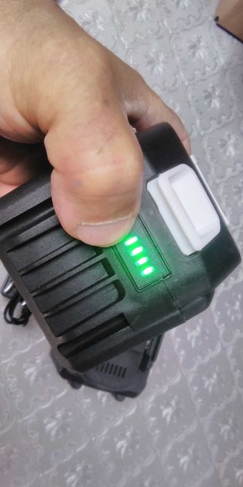 Pacotes de 2 baterias 18V, 22,5 AMPERES,e 1 carregador, NOVO