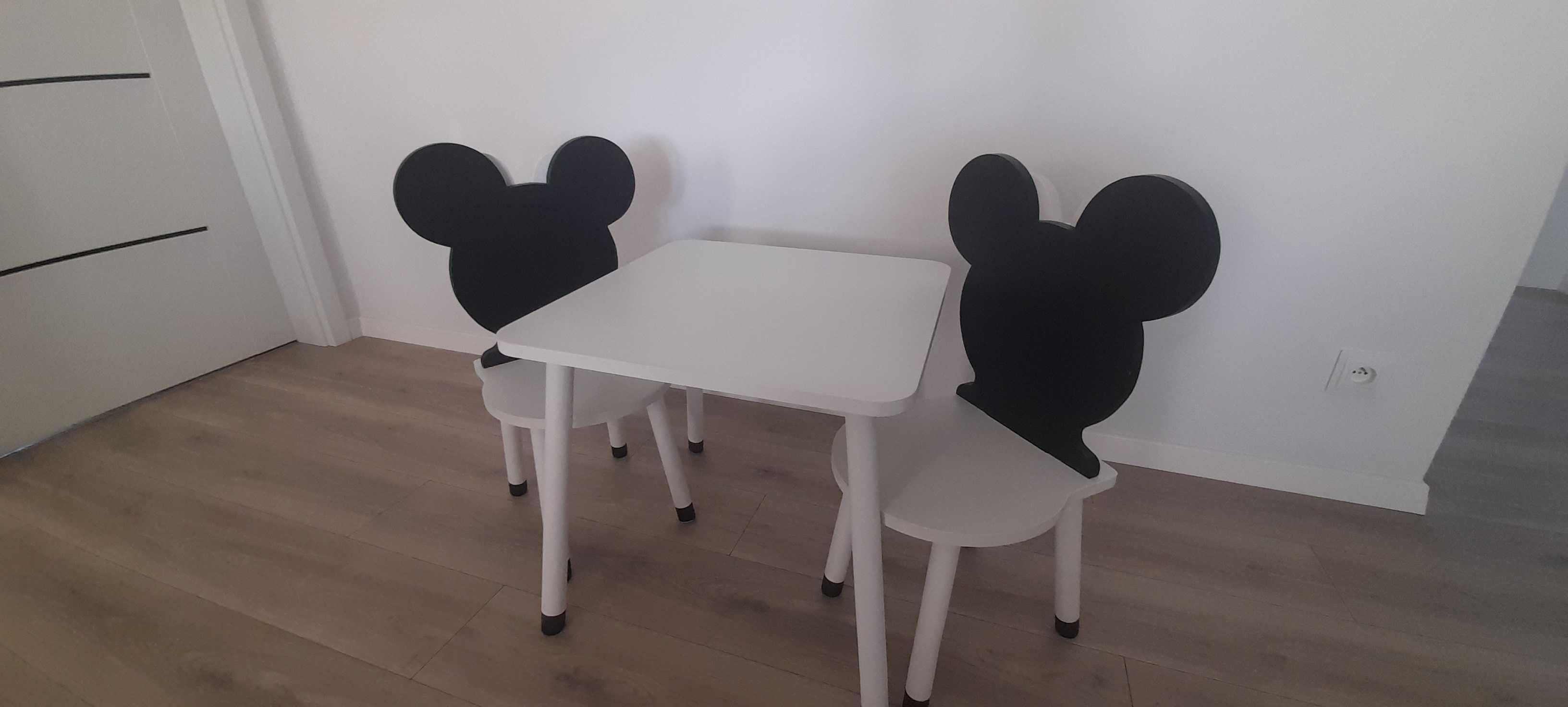Śliczny zestaw Myszka Minnie drewniany stolik + 2 krzesełka