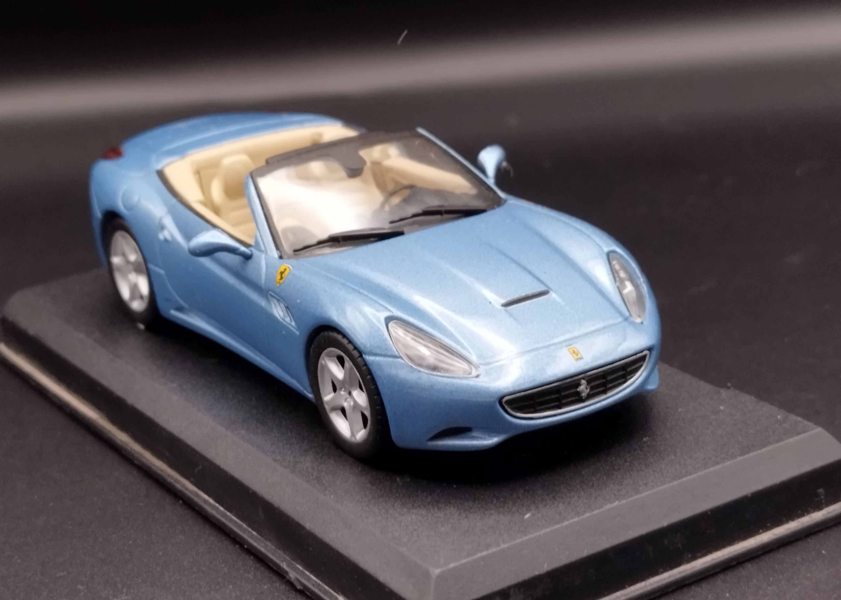 1:43 Altaya Ferrari California Blue model używany