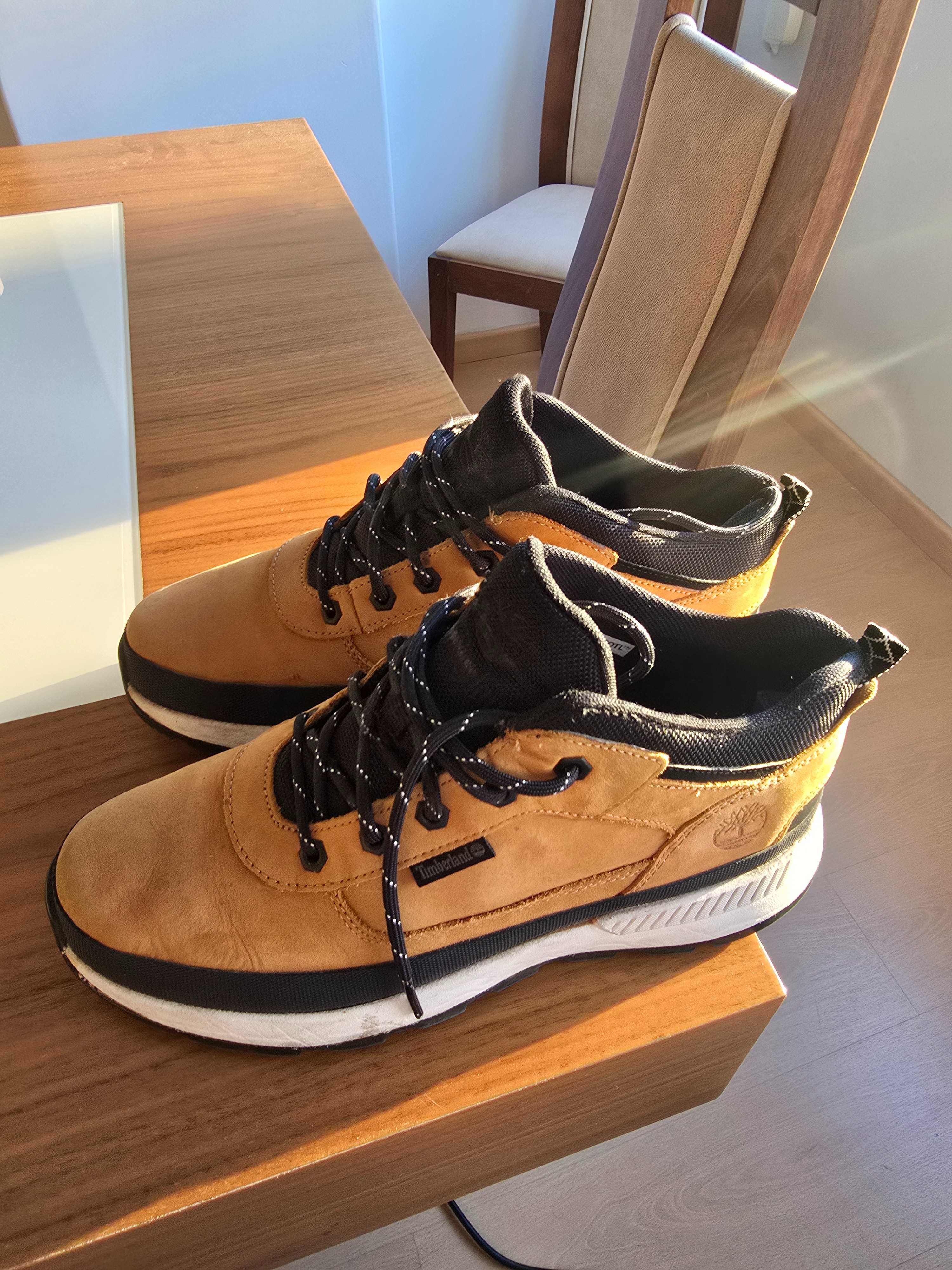Ténis timberland tamanho 39, praticamente novos.