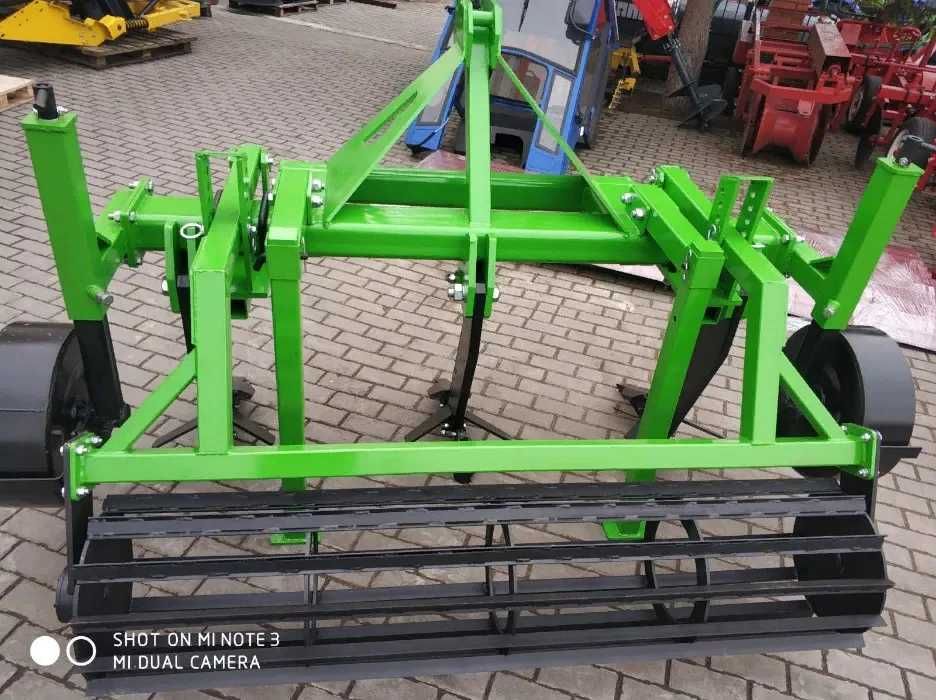 Глибокорозпушувач Bomet-3  до МТЗ, чизель глубокорыхлитель Польша