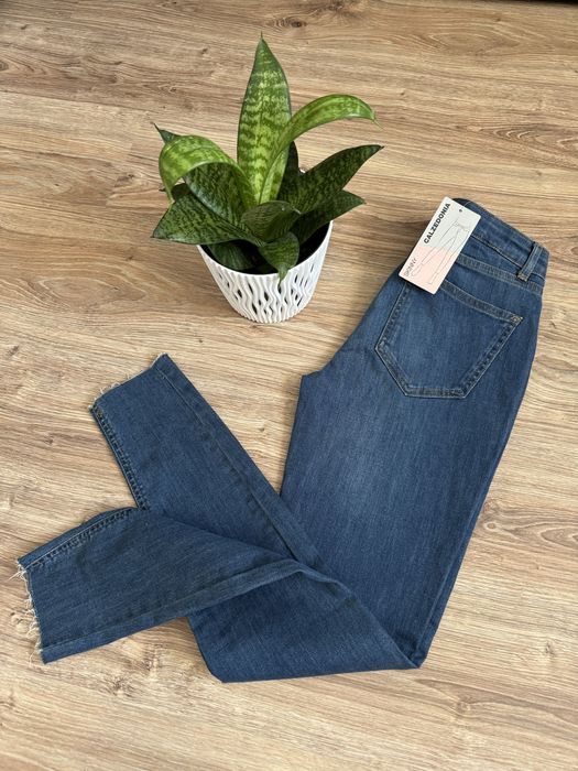 z metki 170zł. Calzedonia s/36 nowe (z metką) spodnie skinny jeans