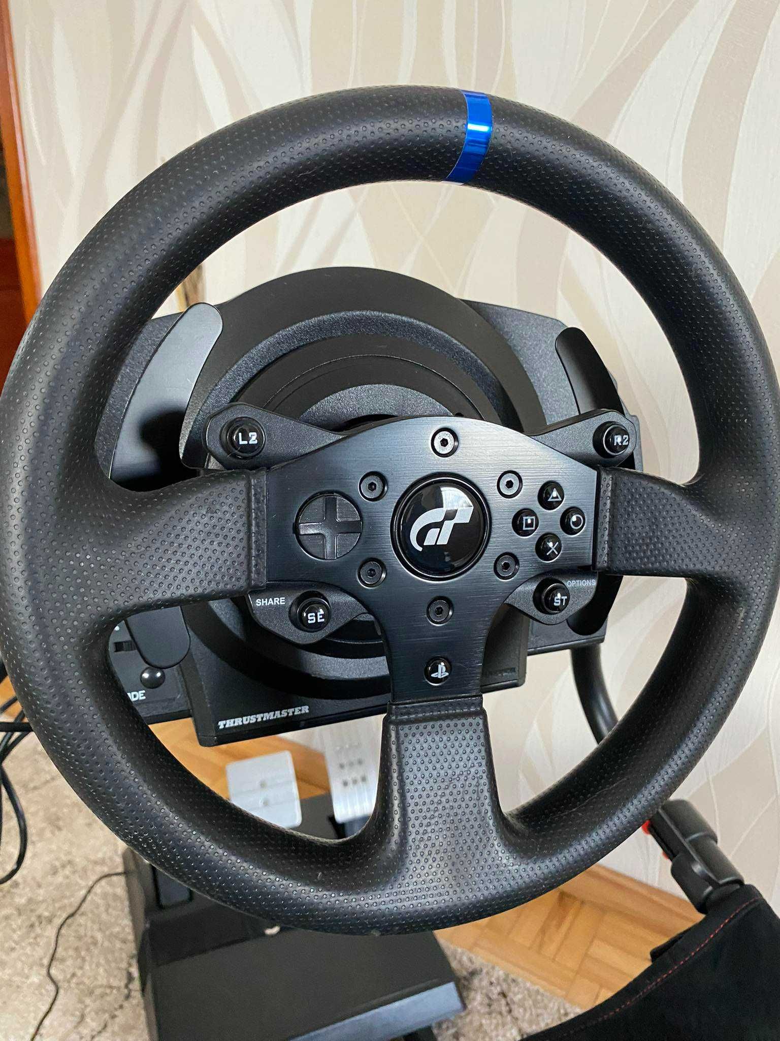 ZESTAW Sim Racing THRUSTMASTER T300 PS4 + Kokpit PLAYSEAT Challenge