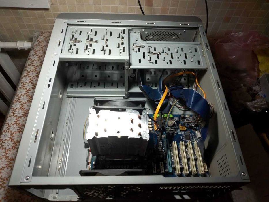 AMD Phenom II X6 с кулером-башней, корпус АТХ