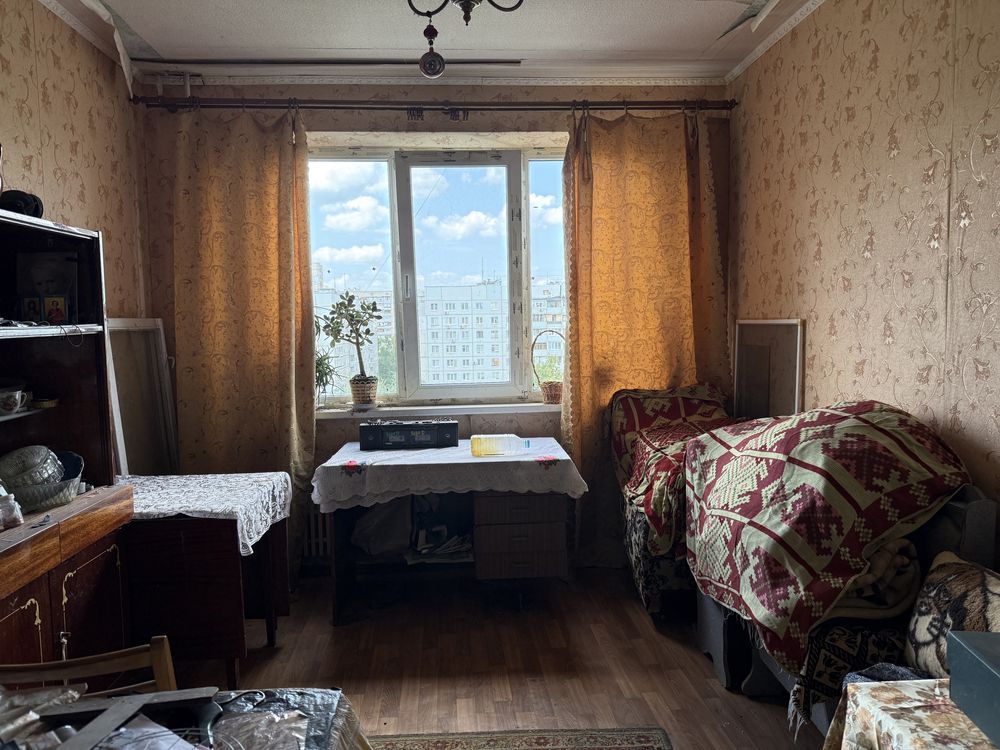 Продам 3 комнатную квартиру возле метро