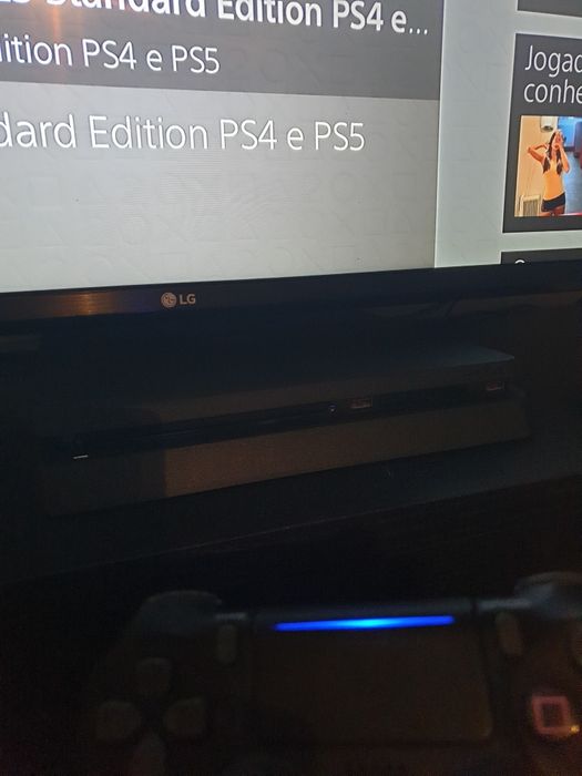 Playstation4 slim 500gb em bom estado.