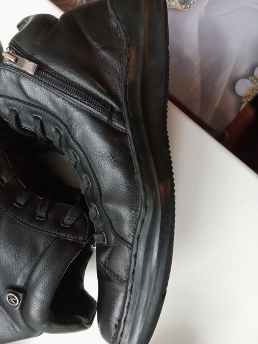 Кросівки 44 розміру