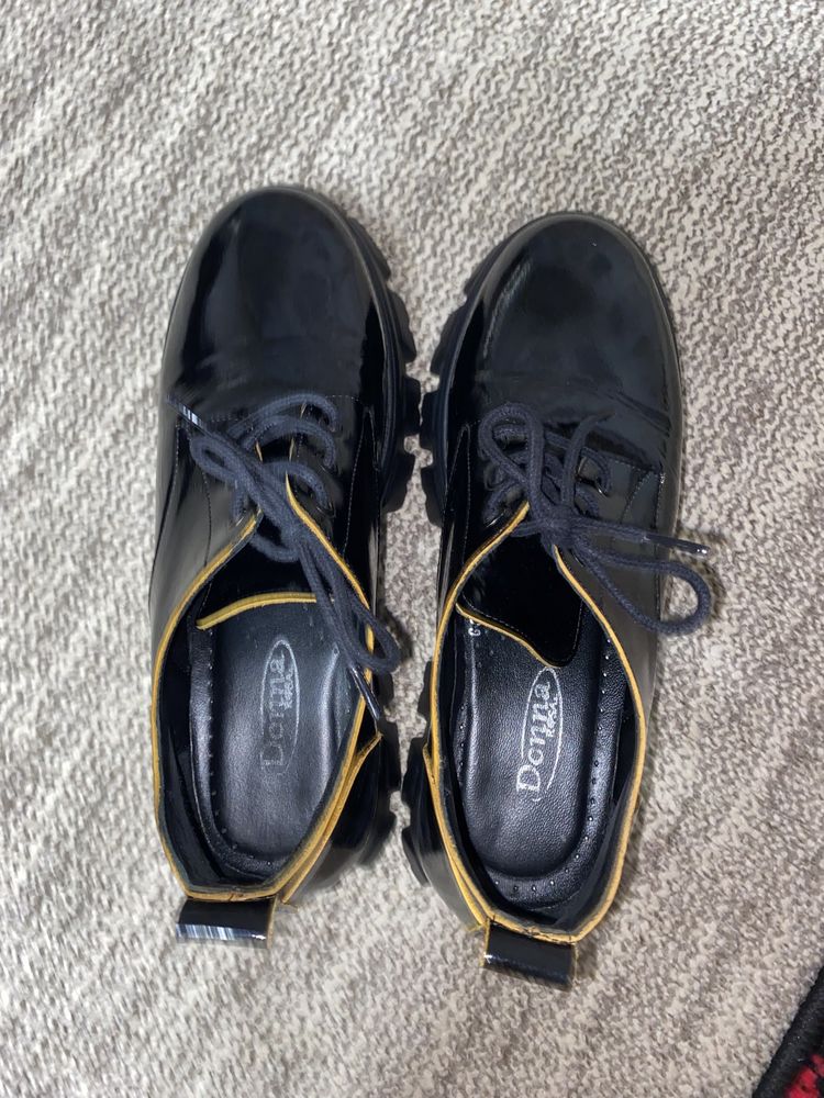 Туфли лофери, осень - весна, чорного кольору на платформі