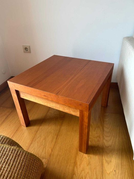 3 Mesas de apoio, uma maior e duas mais pequenas