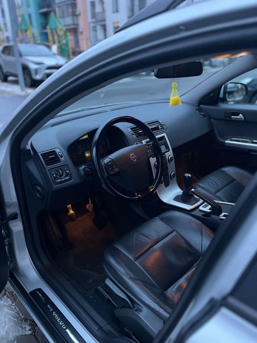 Авто Вольво в50.