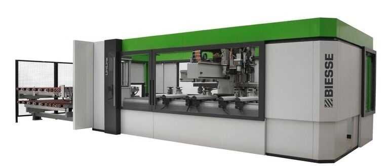 Multicentrum CNC Biesse Uniline do okien i drzwi drewnianych.