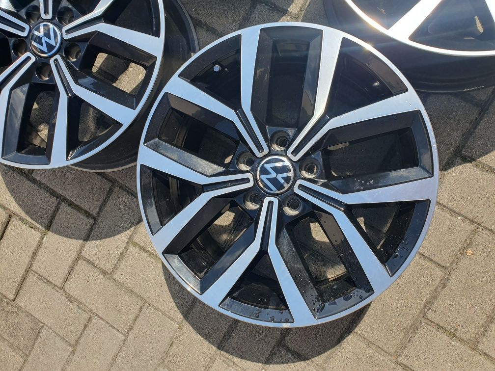 Felgi aluminiowe 17 5x112  Passat b8  piękny wzór orginalne vw