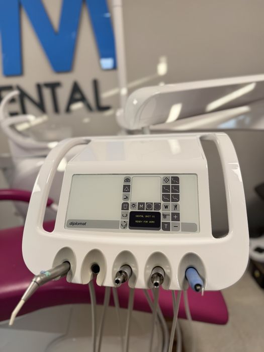 Стоматологічна установка Diplomat Lux DL210