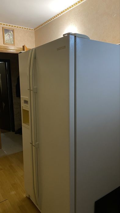 Продам холодильниу самсунг сайд бай сайд