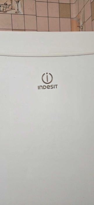 Холодильник Indesit бу