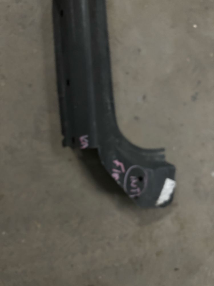 Próg zewnętrzny prawy Ford Fiesta MK8