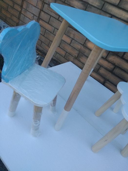 Стіл столик стілець