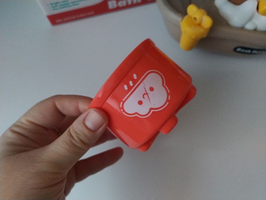 Іграшки для купання, курча фонтан, ведмедик полоскун