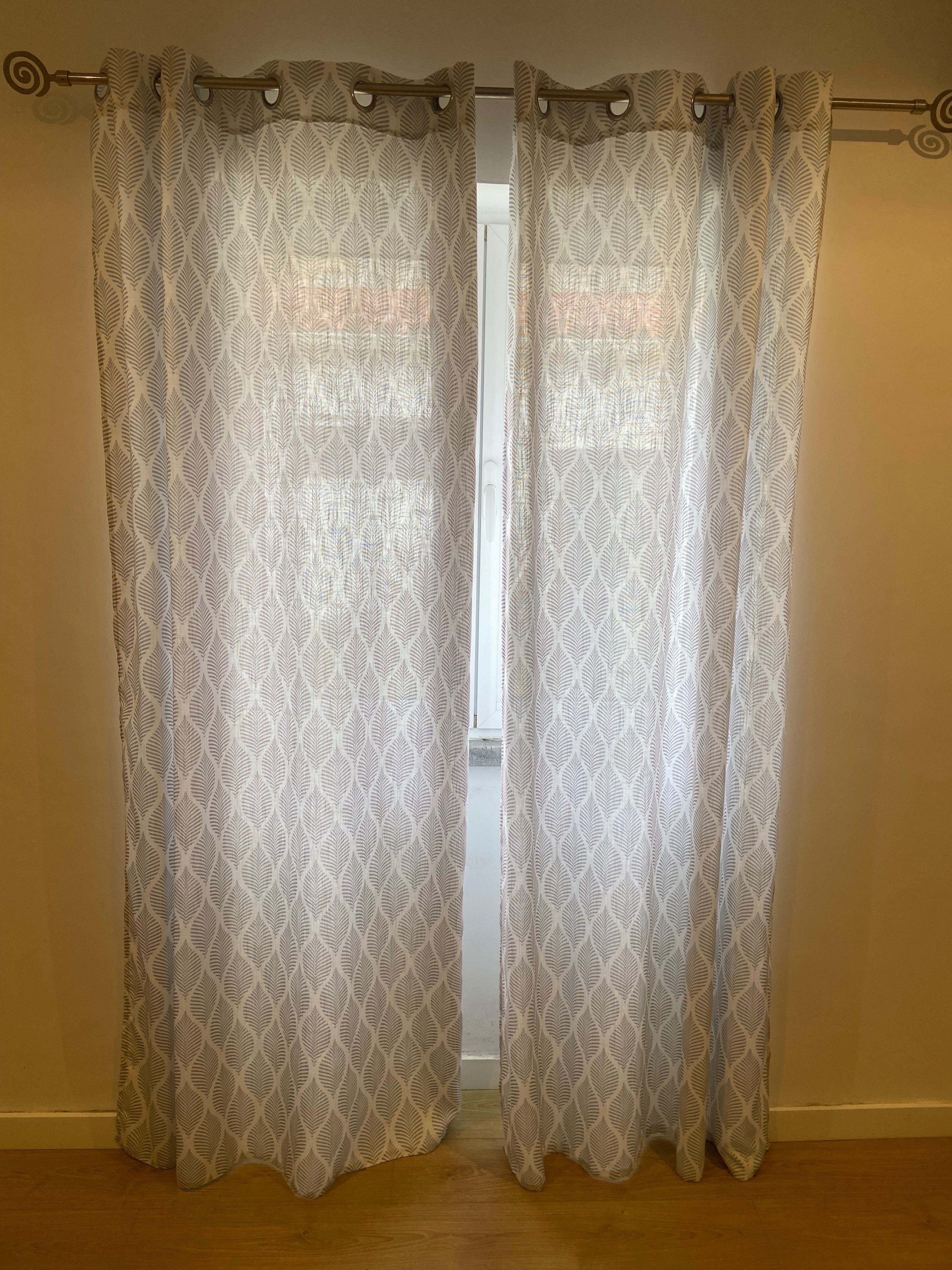 Vendo cortinados quarto/sala + edredão solteiro com capa