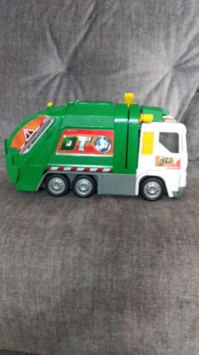 Zabawkowy truck śmieciarka