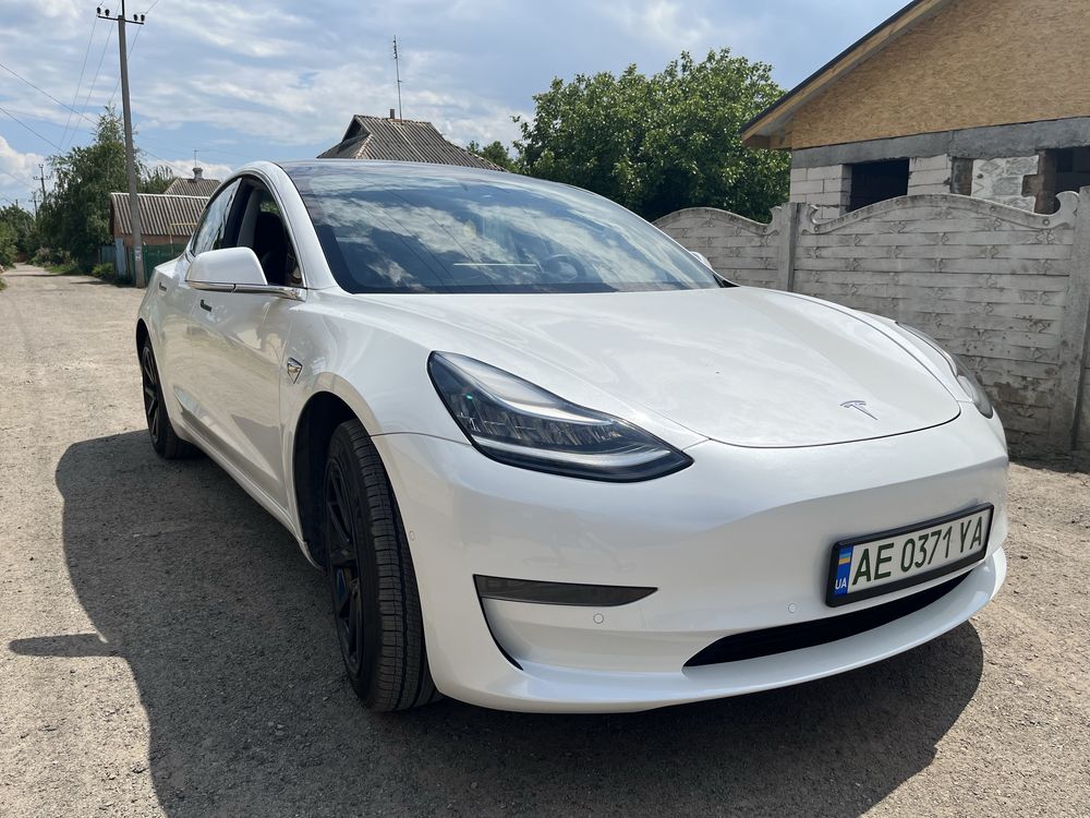 Tesla model 3 standard range plus