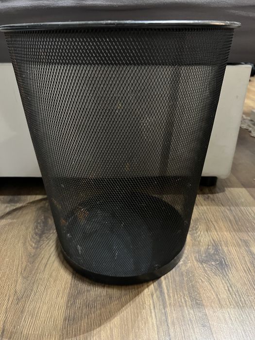 Metalowy kosz siatkowy