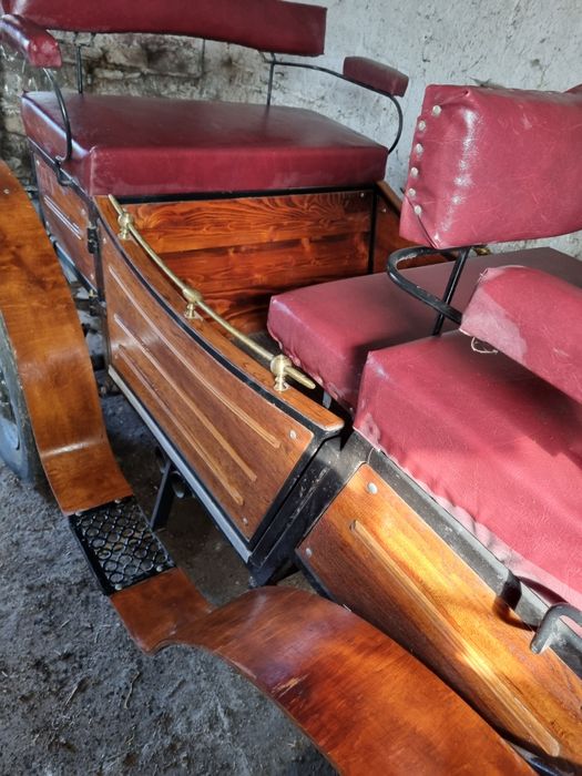 Bryczką konna, na gumowych kołach