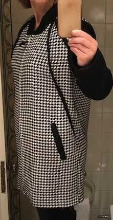 Elegante casaco senhora, preto e branco, marca Hongo.