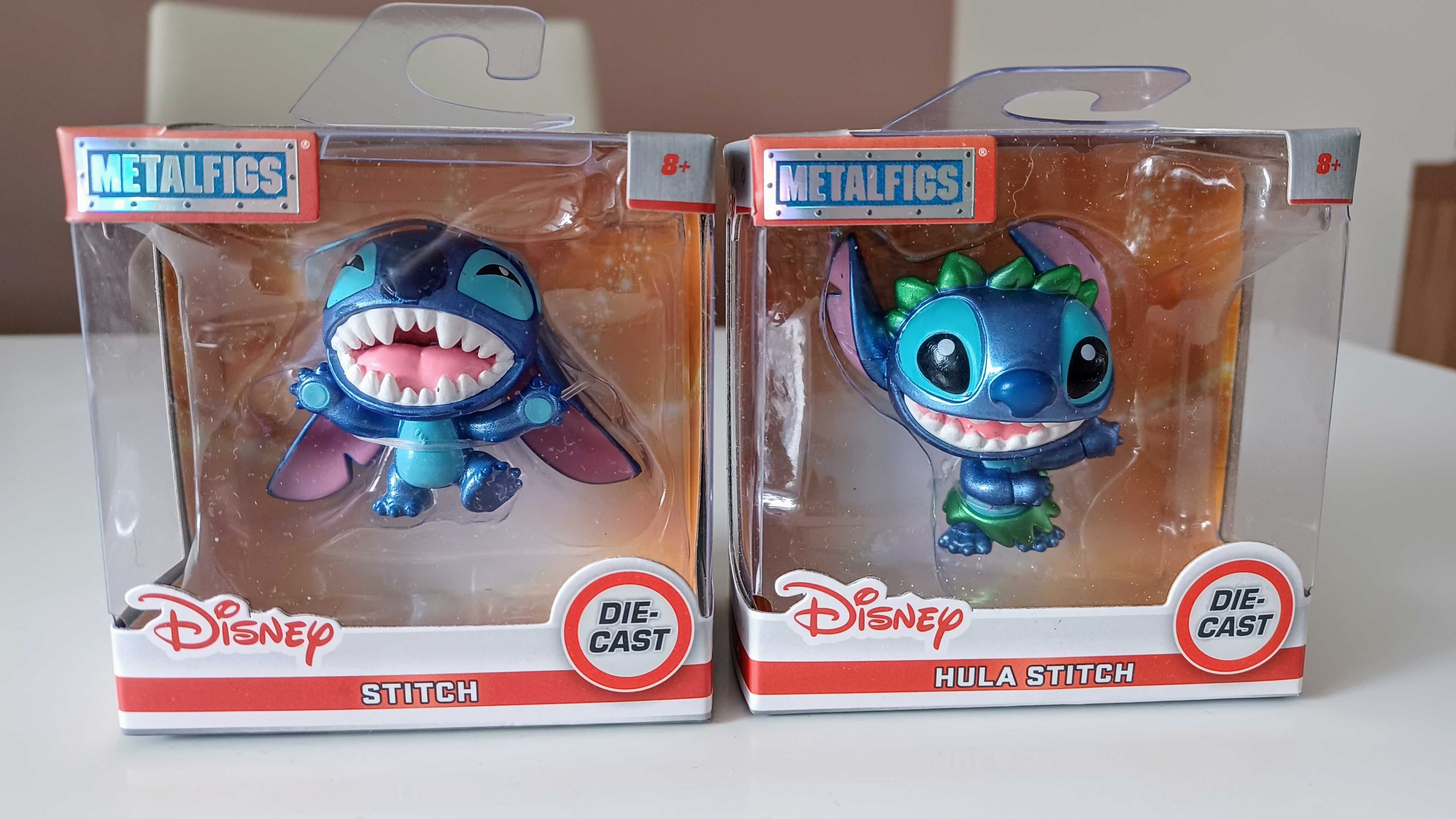 Dwie figurki Stitch