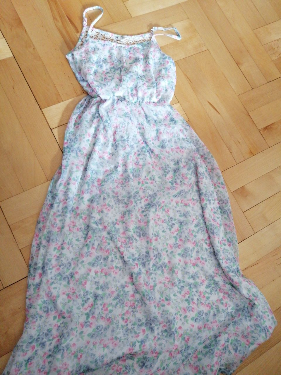 Sukienka dla dziewczynki r. 140 Cubus