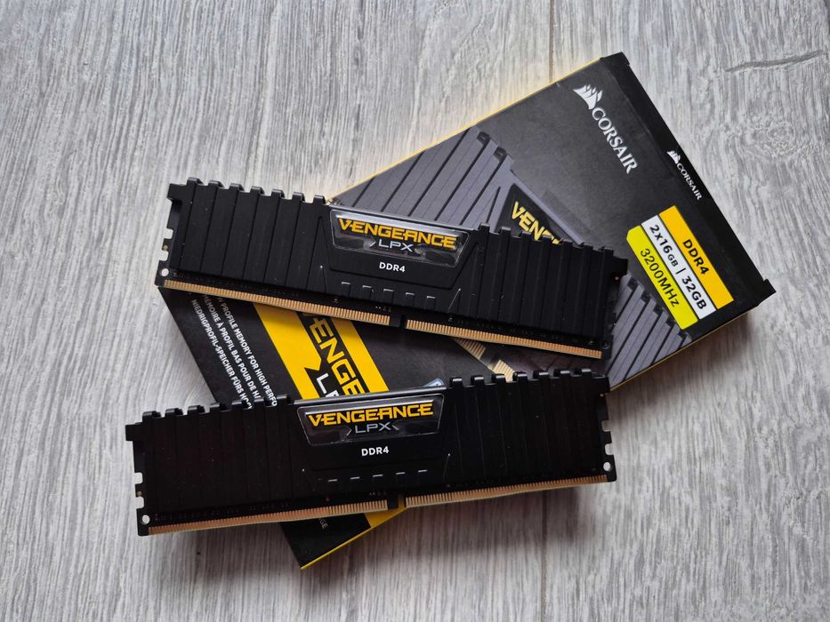 пам'ять DDR4 32GB (2x16) 3200MHz CL16 Corsair (чіпи Samsung). Trade-in