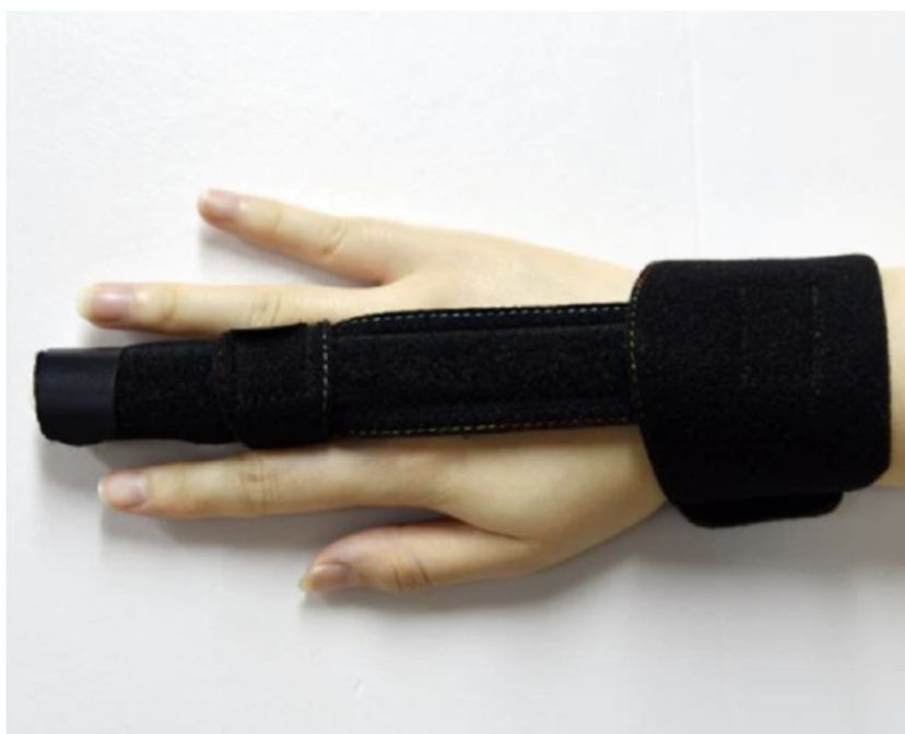 Шина для пальця руки подовжена з фіксацією на зап'ясті Чорна