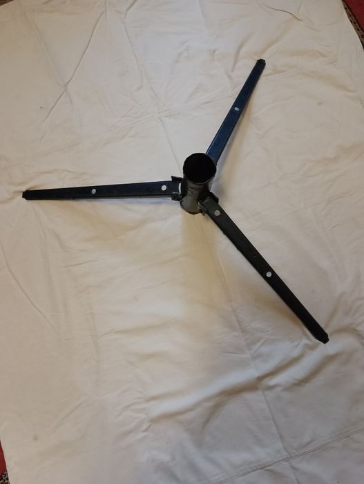 Подставка под ёлку , тринога