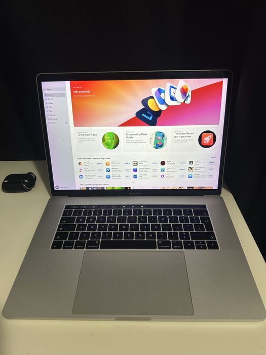 Apple MacBook Pro 15 (2017) i7/16gb/256gb