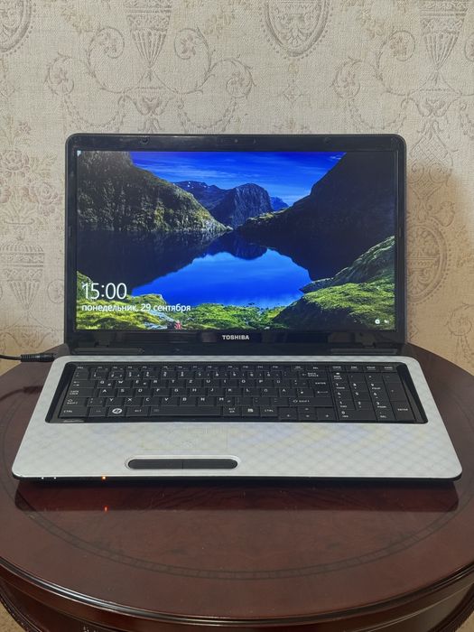 Большой ноутбук Toshiba Satellite L77 A6 HDD 250GB