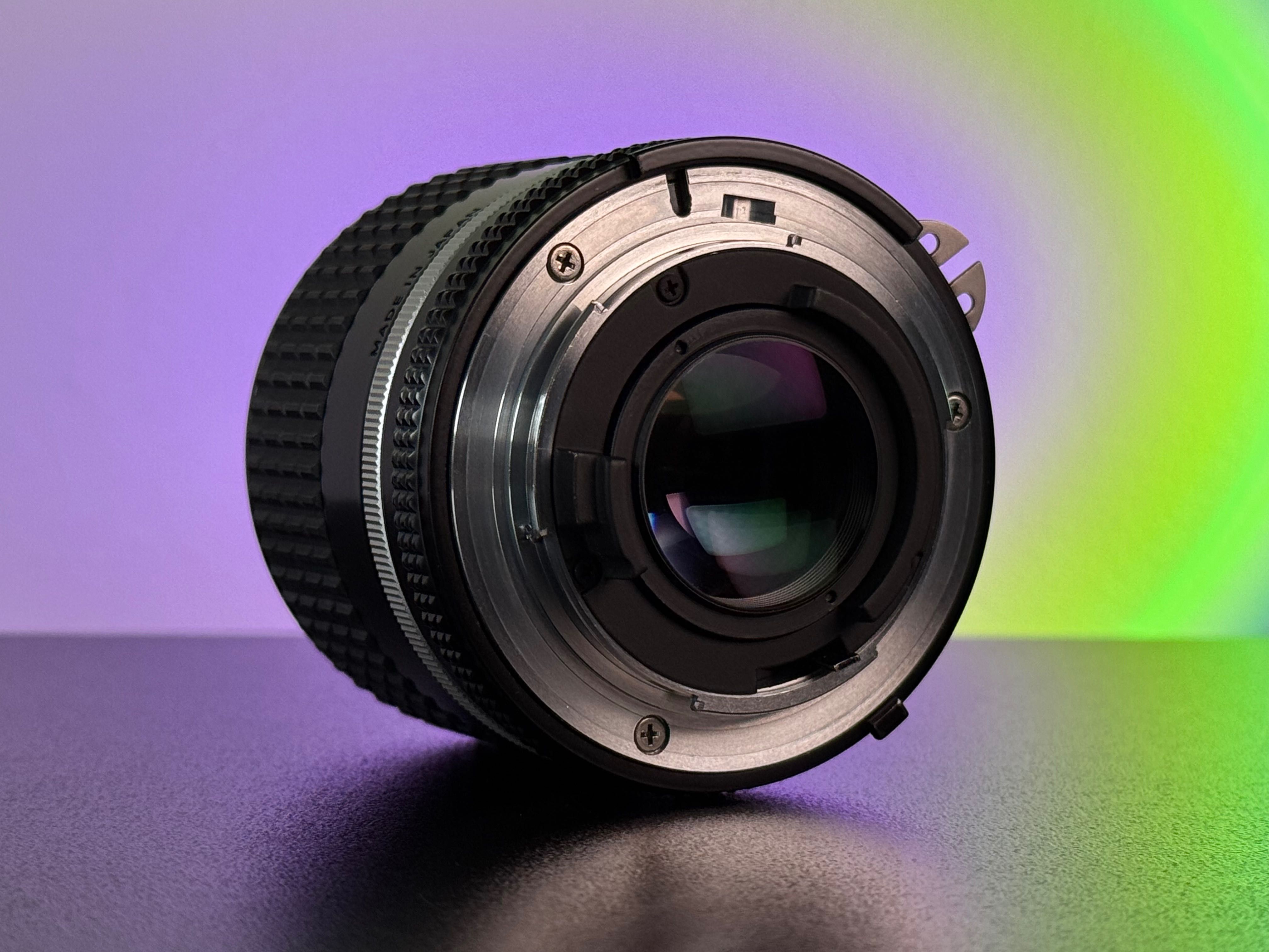 Nikkor 2.0/28mm AiS - Nikon F
