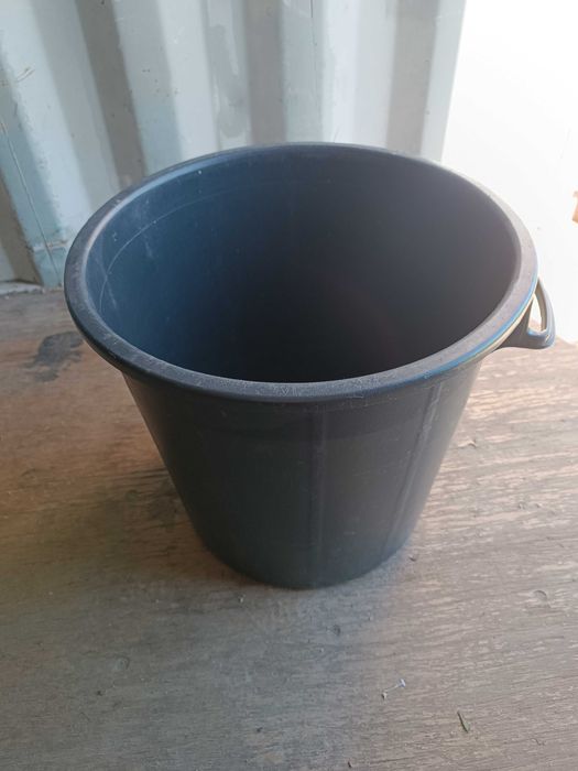 Várias ferramentas de jardinagem