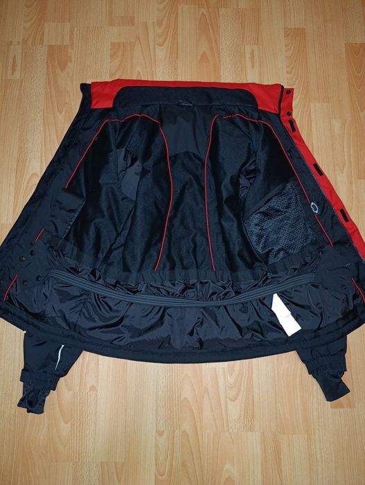 Продам чоловічу демісезонну куртку 48 розміру.