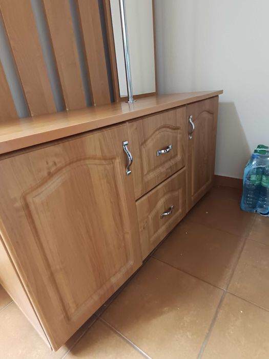 Szafka - garderoba do przedpokoju z lustrem