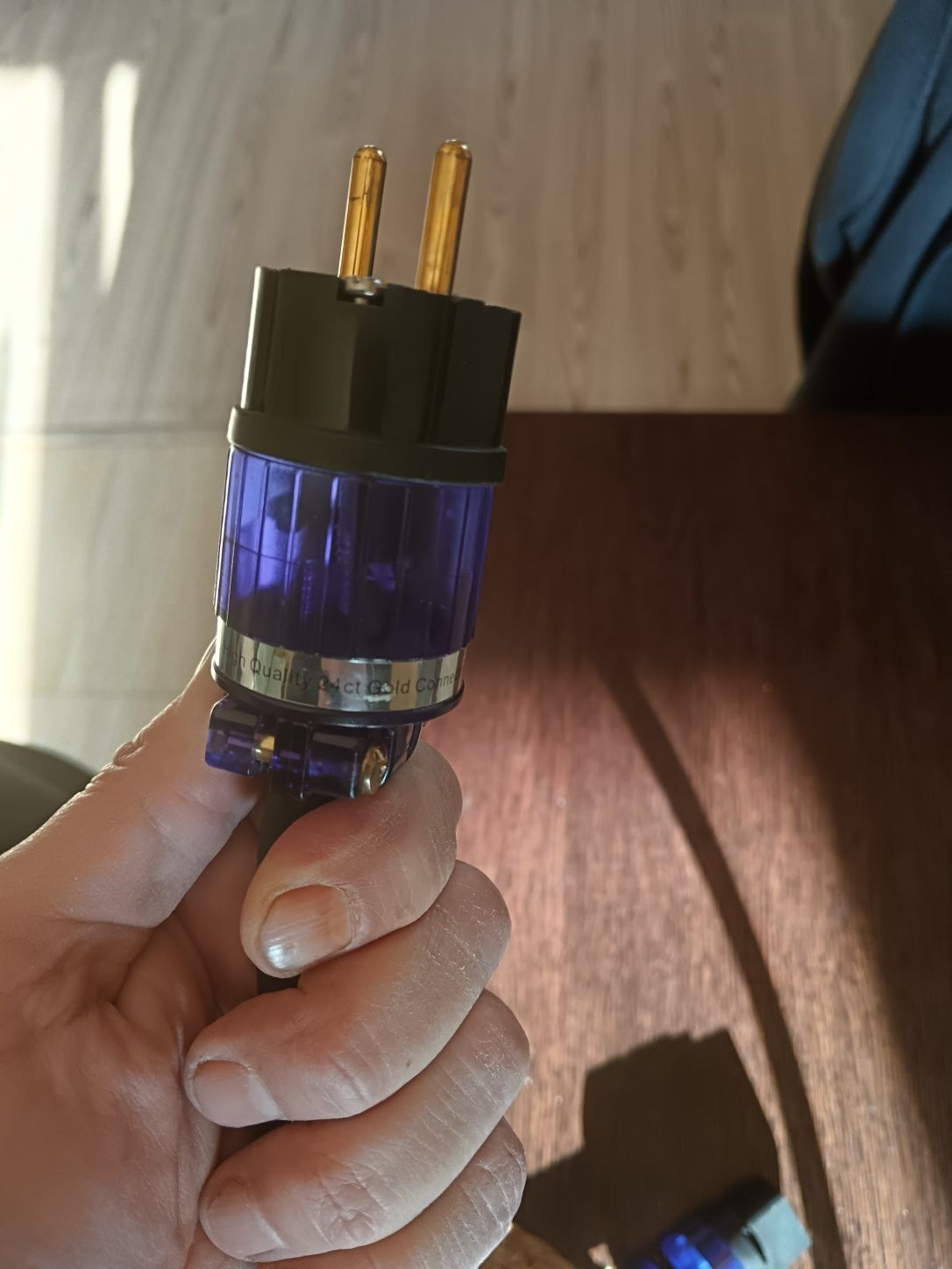 Продам сетевой кабель Isotek Intense
